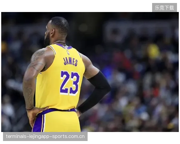 NBA后卫转身急停跳投：终结比赛的完美瞬间